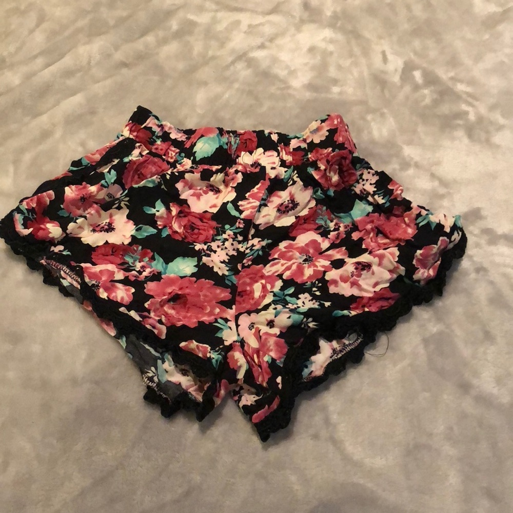 Floral shorts, size M, elastic waist